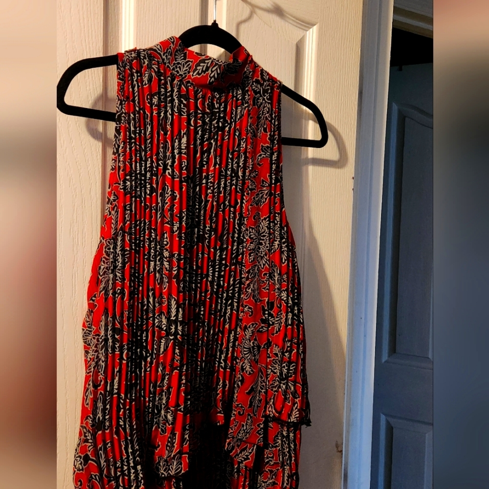 Womens Sleeveless pleated floral